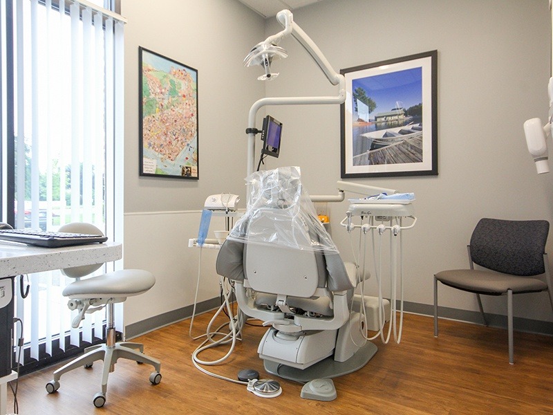 Four Town Dental exam room chair